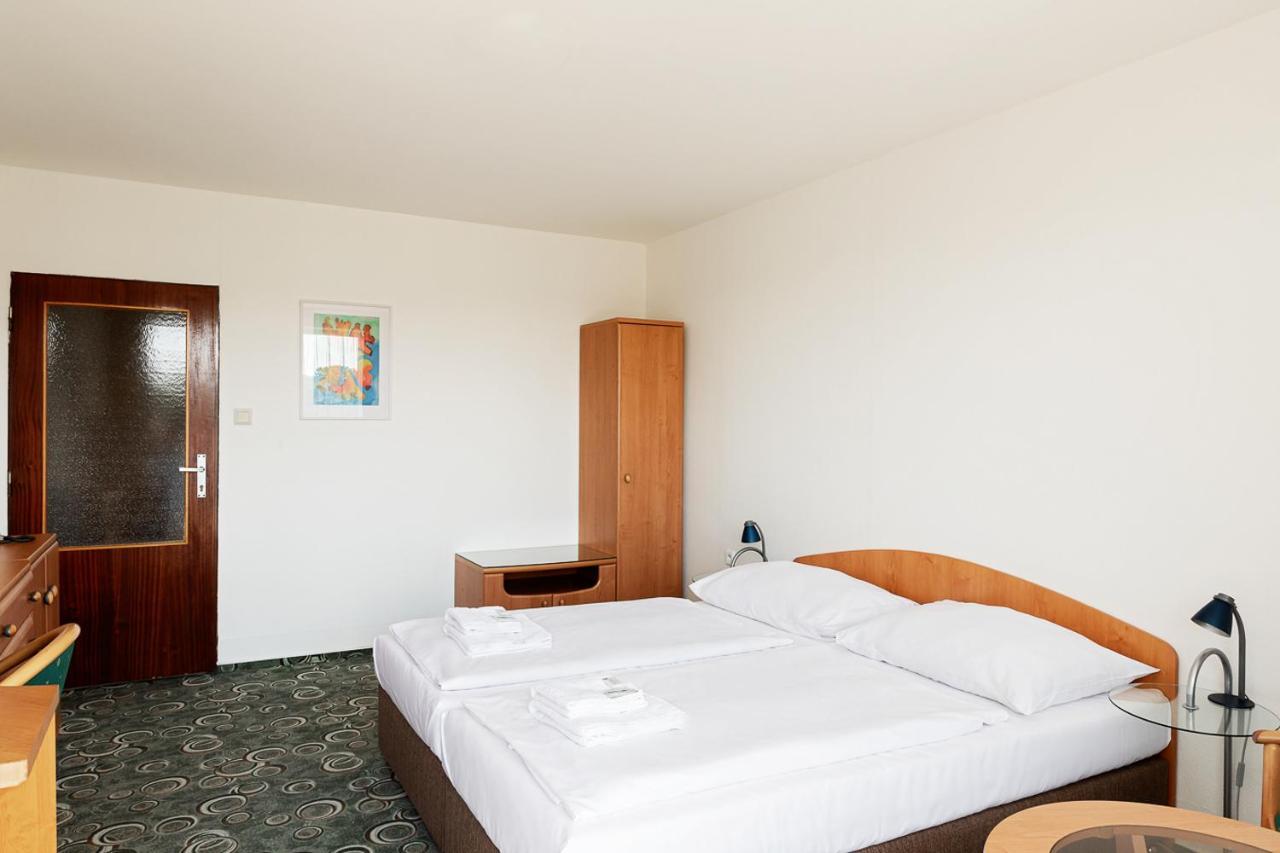Hotel Slezan Bruntal Exterior photo