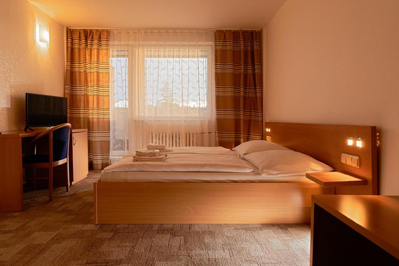 Hotel Slezan Bruntal Exterior photo